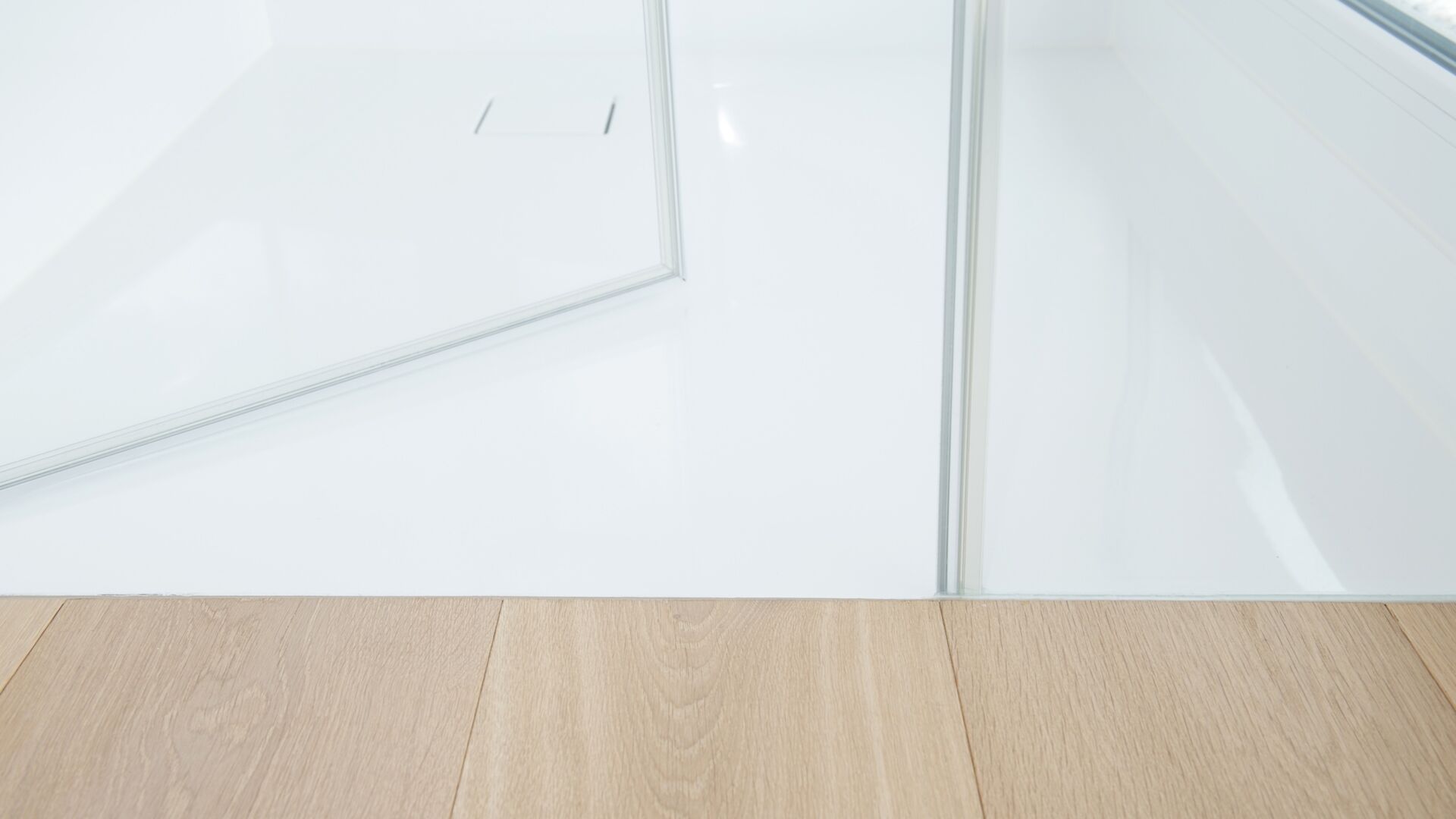 Steinhaus fugenlos boden holz dusche