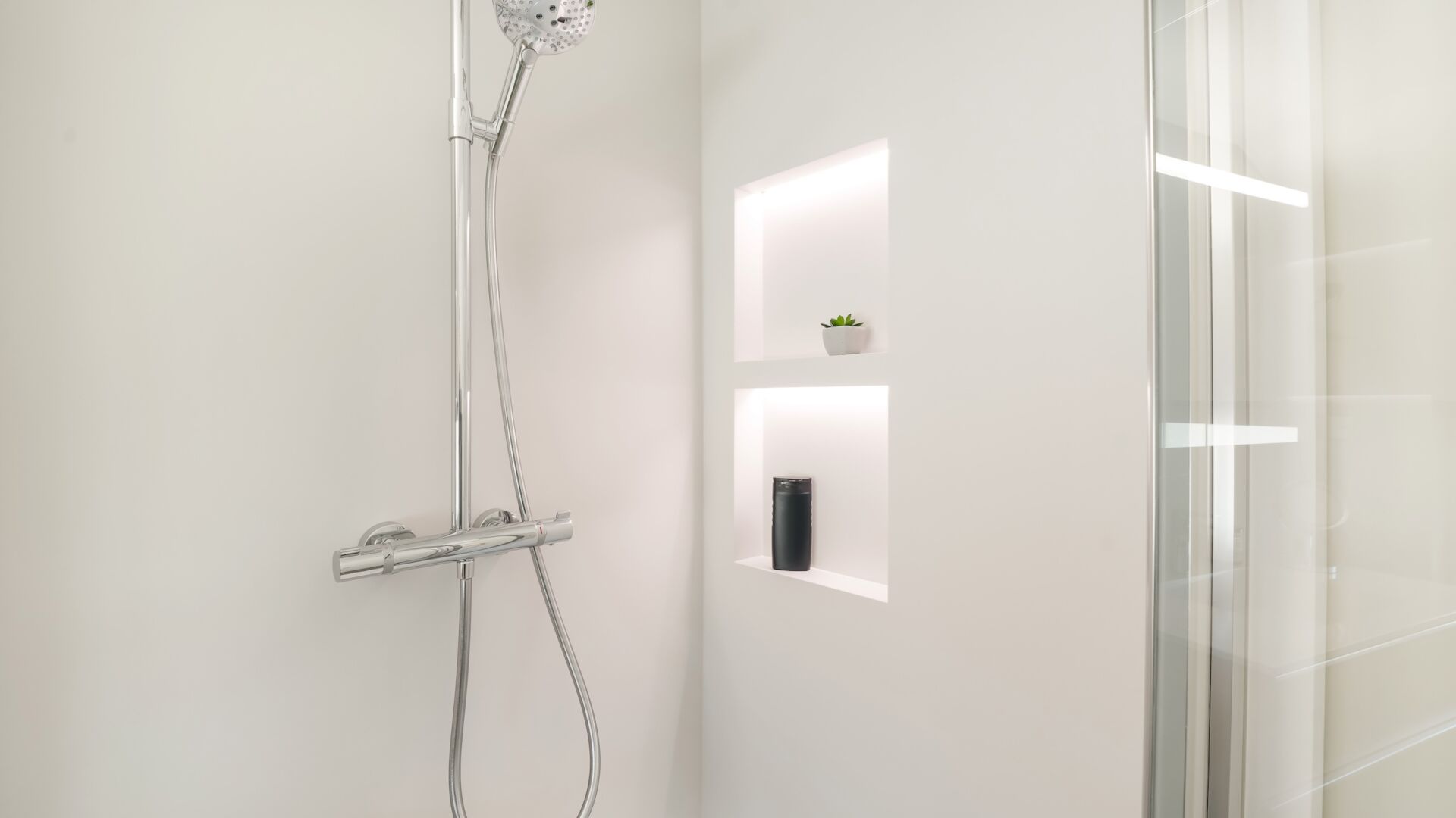 Steinhaus dusche nische licht
