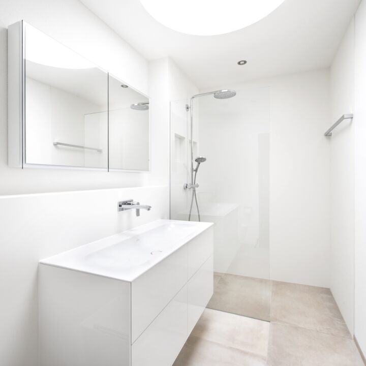 Steinhaus badezimmer hell modern