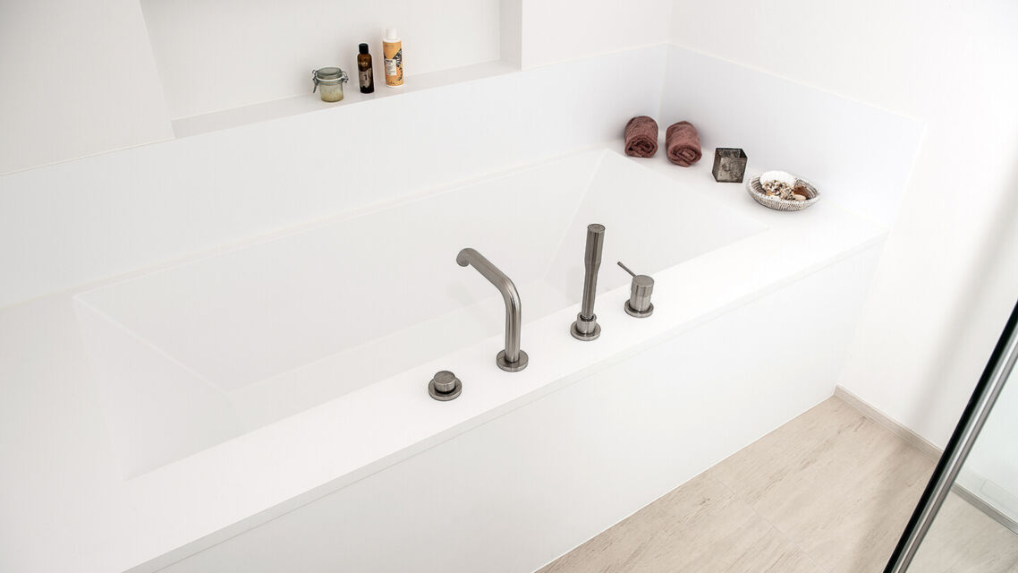 Badmodernisierung bodenebene Dusche modernem matten Weisston Waschtische