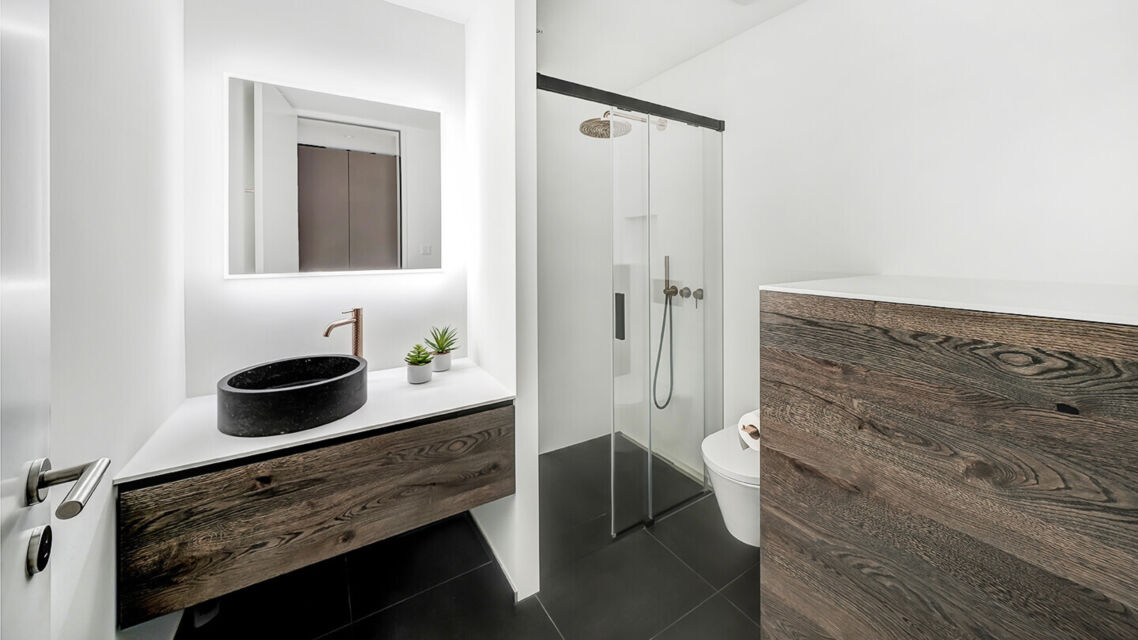 Komplettumbau Dusche Waschtisch Regalnische