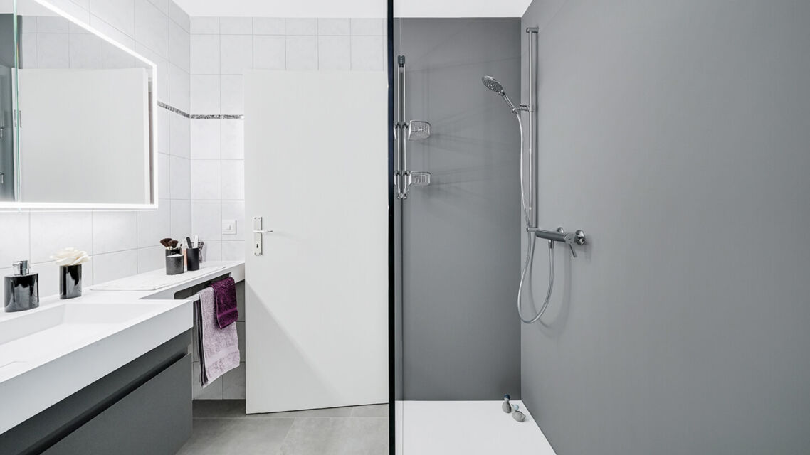 Teilsanierung dusche regalnische spuelkasten dunkle badmoebel01