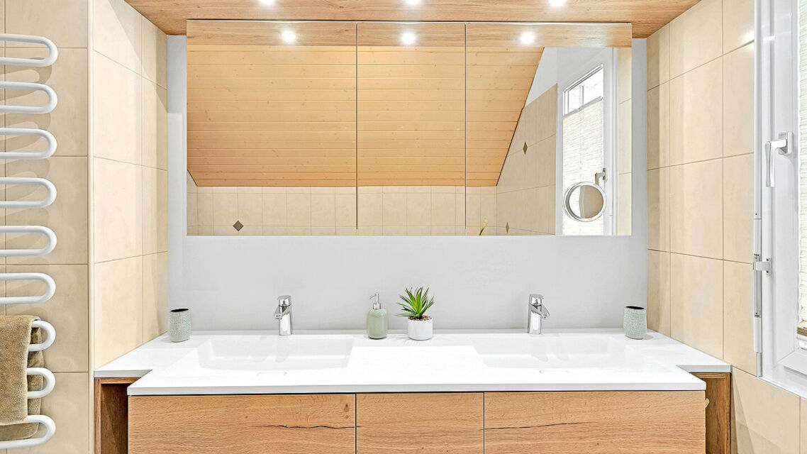 Komplett Umbau Dusche LED Regalnische massgenauer Waschtisch Dachschräge