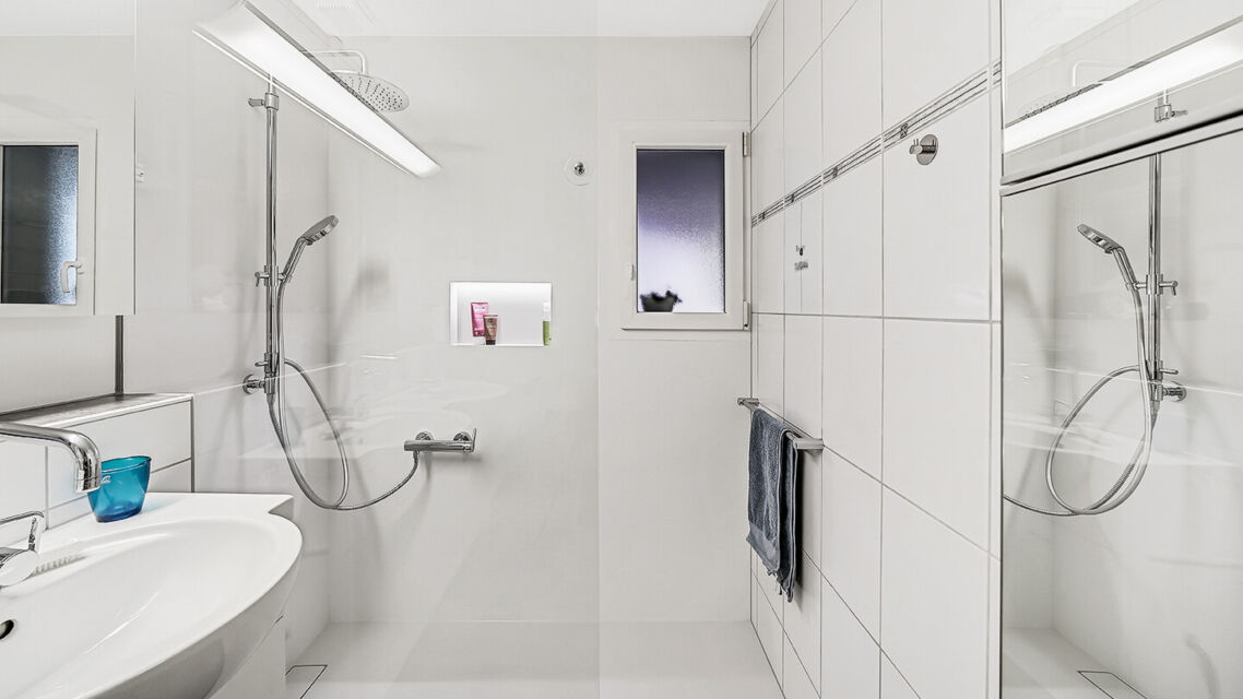 Teilsanierung dusche bodeneben rutschhemmend led regalnische 1