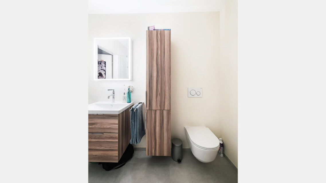 Komplettsanierung grosszügige Dusche WC Waschtisch