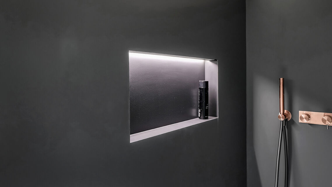 Teil Umbau Badsanierung grosszügiger Duschbereich edles mattschwarz bronzefarbene Armaturen Waschbecken