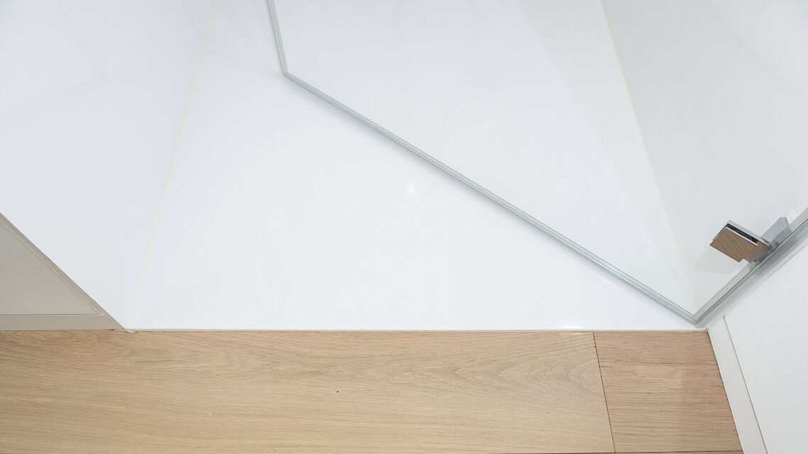 Badumbau dusche regalnische waschtisch badewanne 5