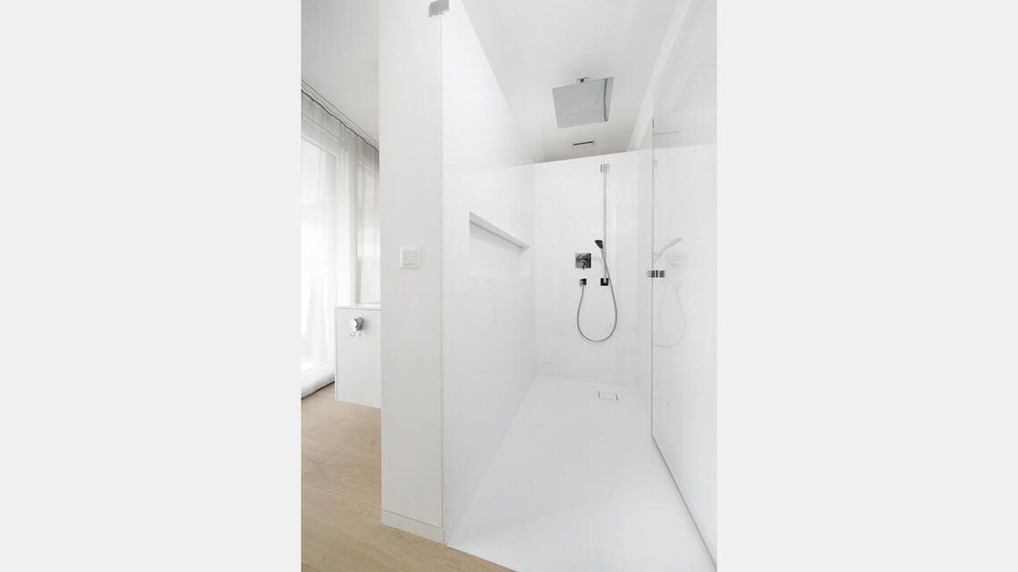 Badumbau dusche regalnische waschtisch badewanne 8