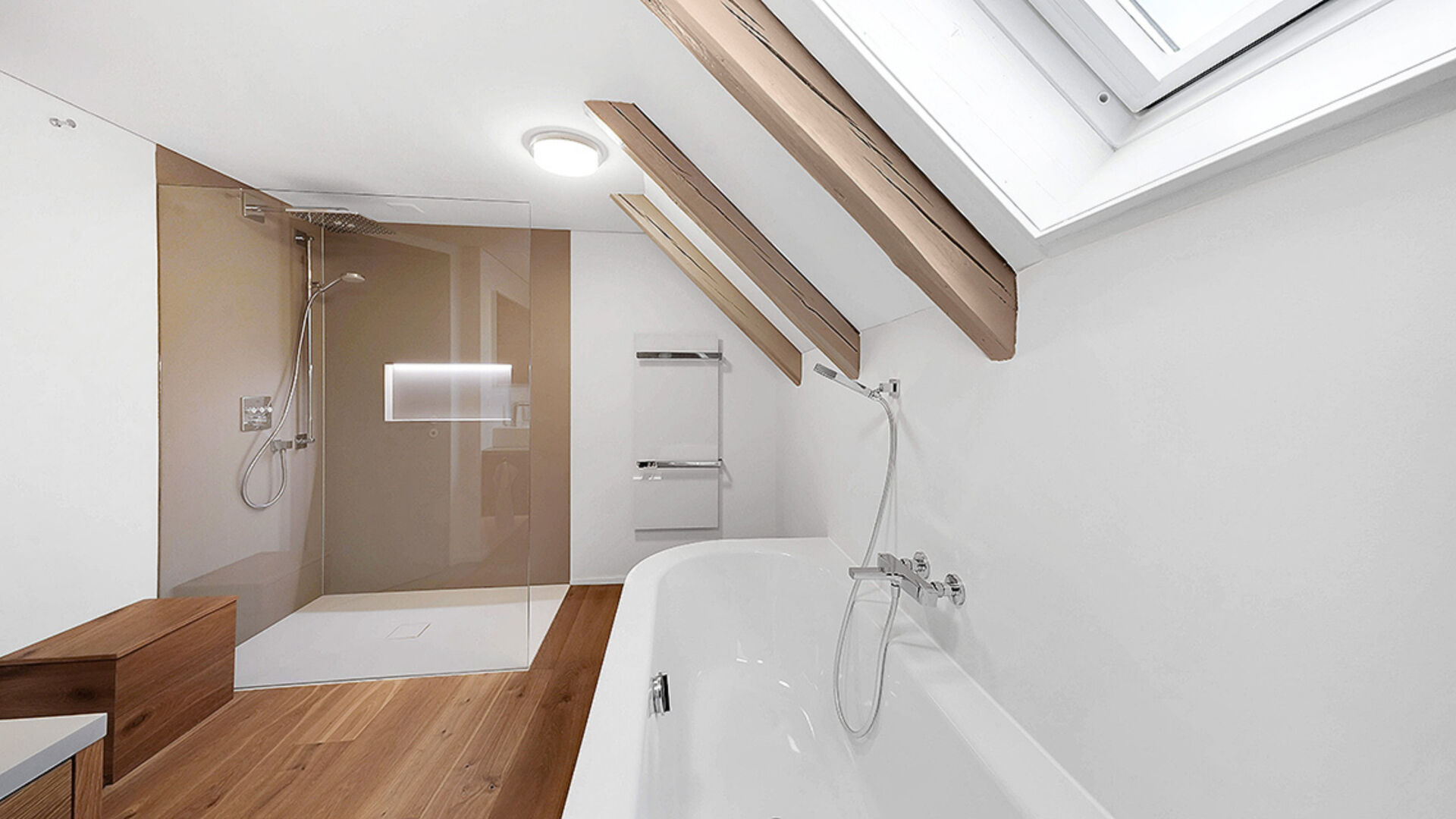 Badumbau Dusche Regalnische Glastrennwand Badewanne