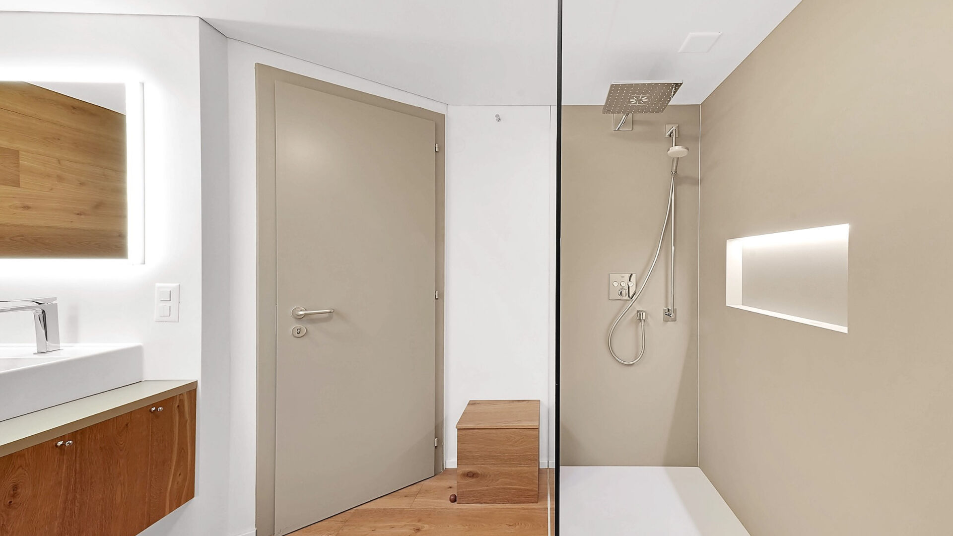 Steinhaus dusche holz beige optimiert