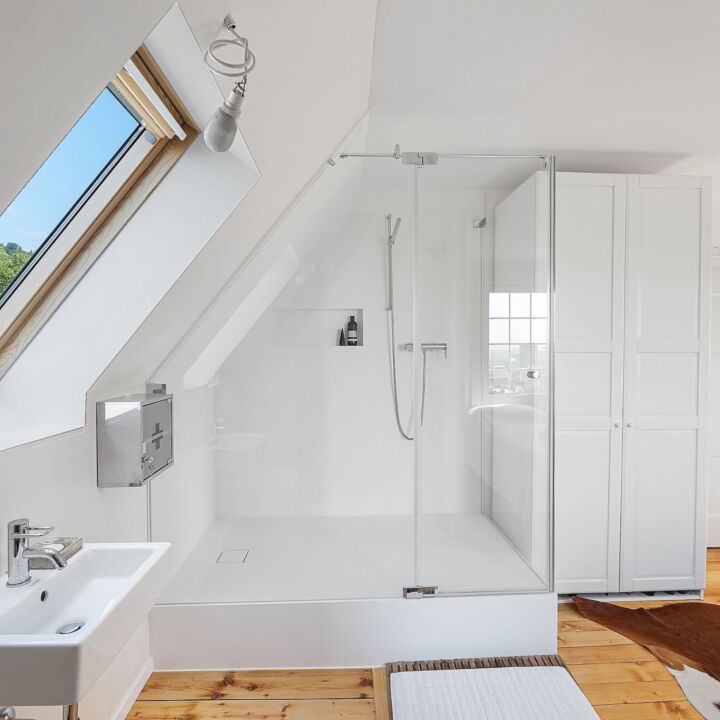 Steinhaus bad holz modern optimiert